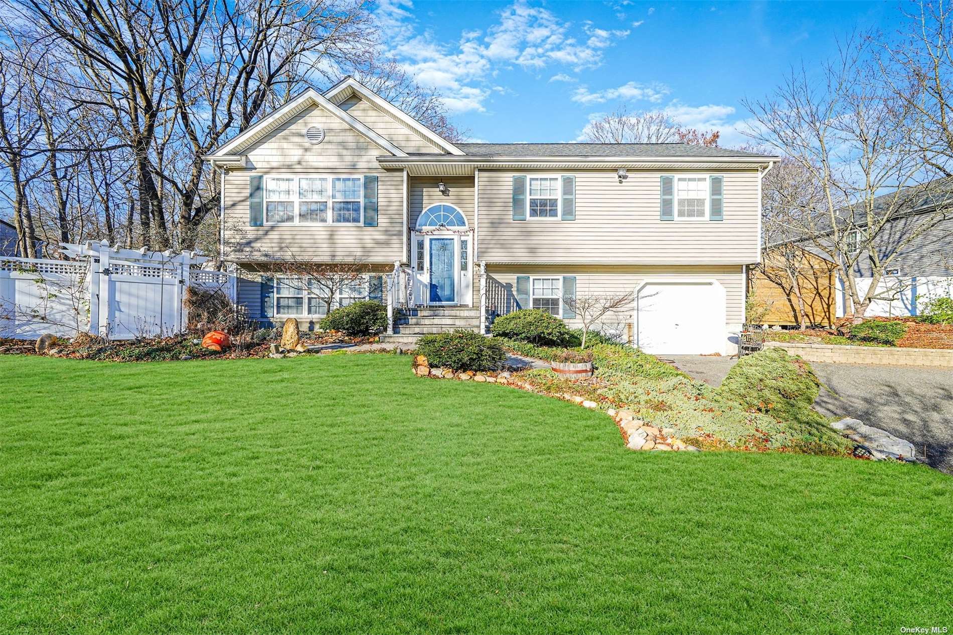 #1 photo, 151 Richmond Boulevard, Саффолк ‖ Ronkonkoma , NY 11779