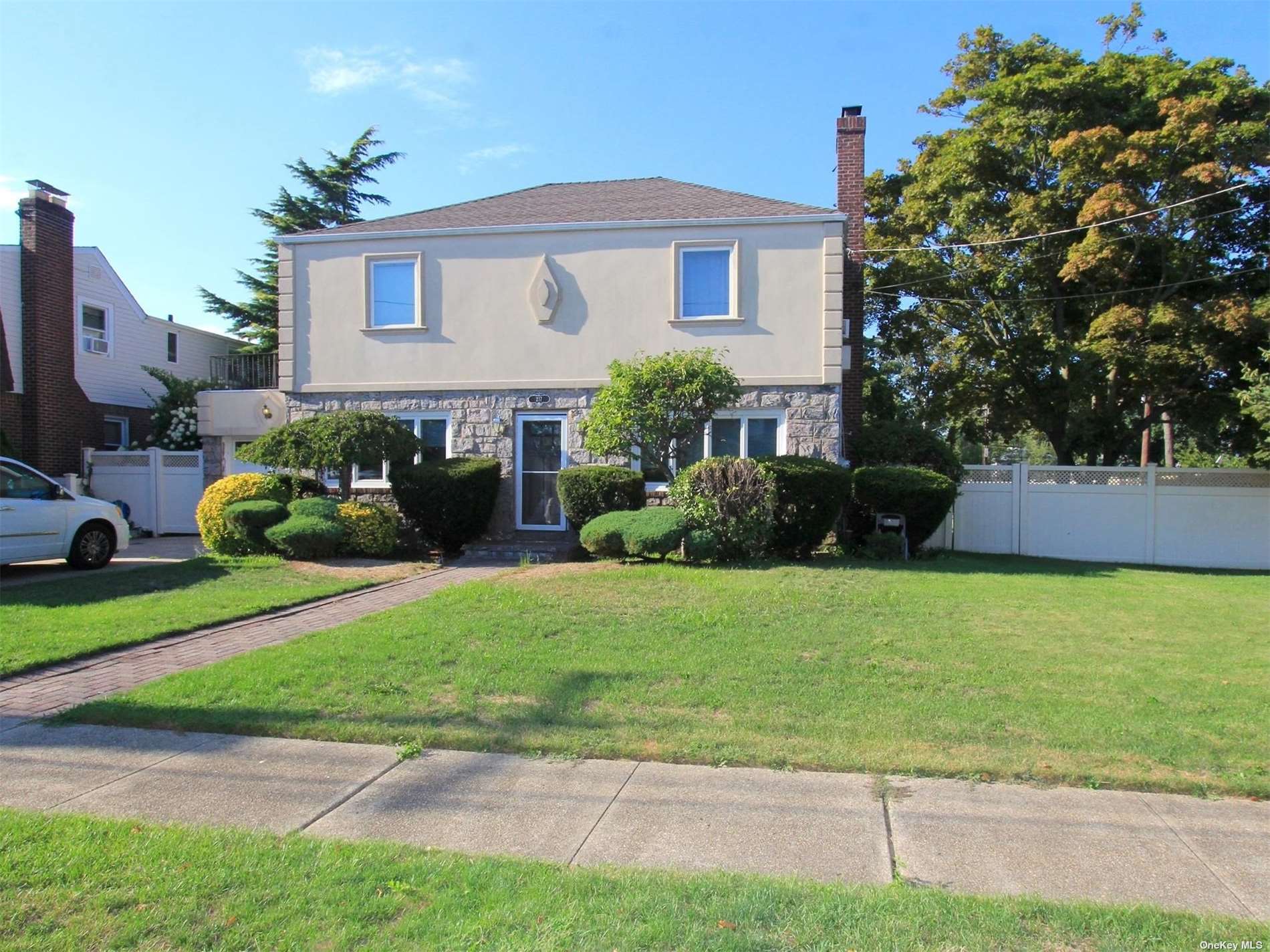 #1 photo, 217 Amos Avenue, 長島 Oceanside , NY 11572