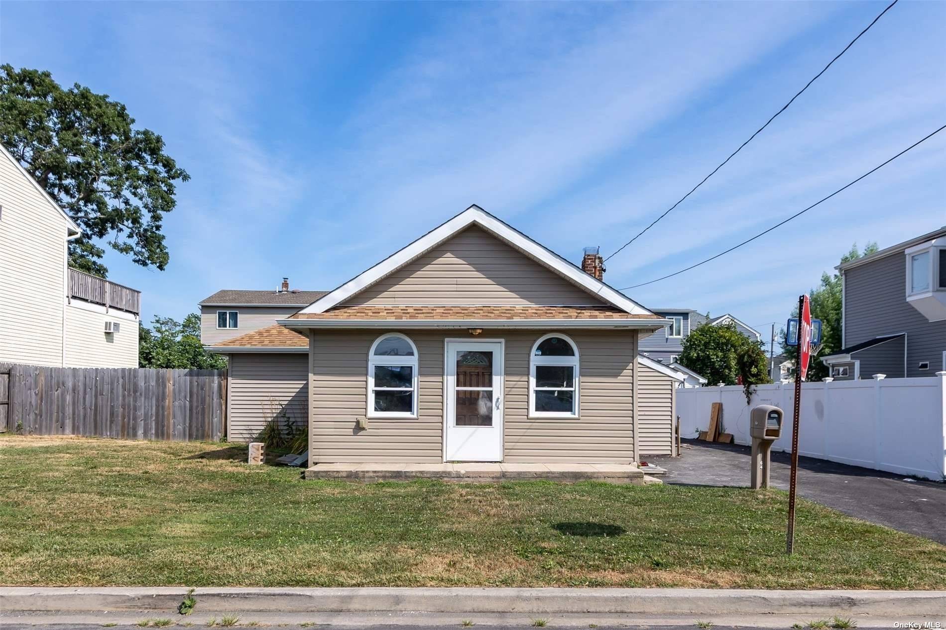 #1 photo, 64 Knoll Street, 東長島 Lindenhurst , NY 11757