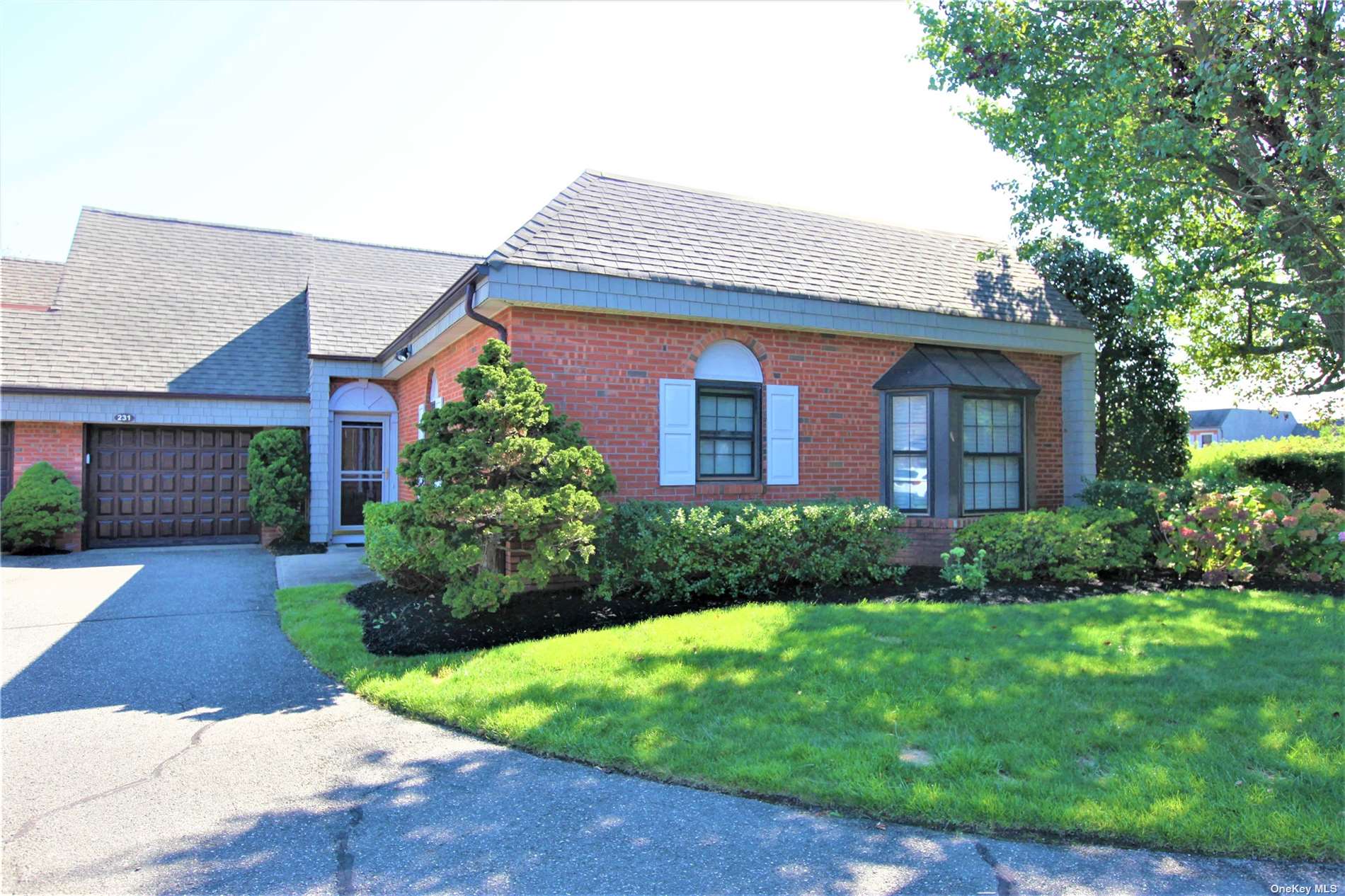 #1 photo, 231 Helm Lane, 东长岛 海湾 Bay Shore , NY 11706