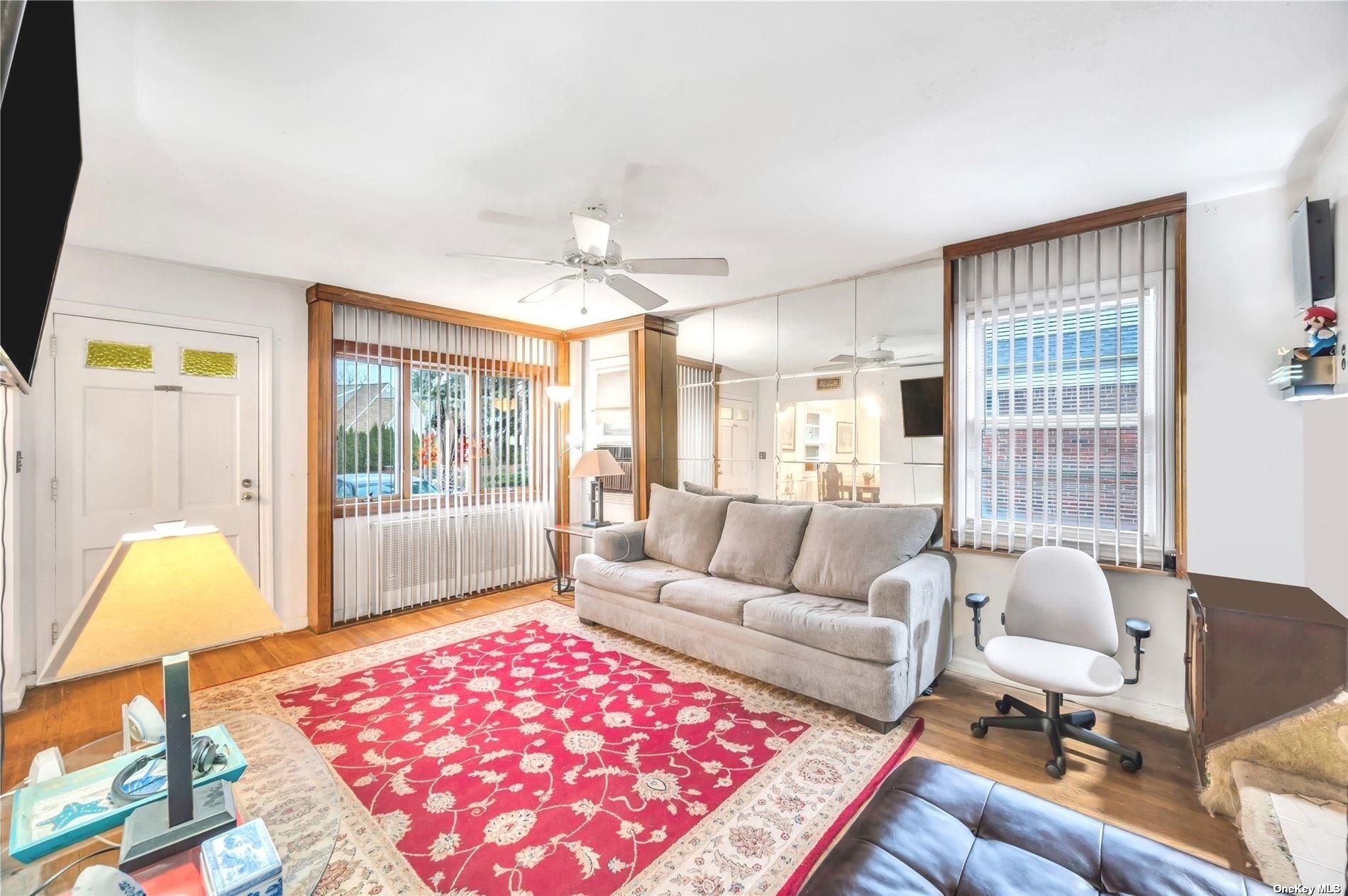 #1 photo, 267 N Corona Avenue, 長島 Valley Stream , NY 11580