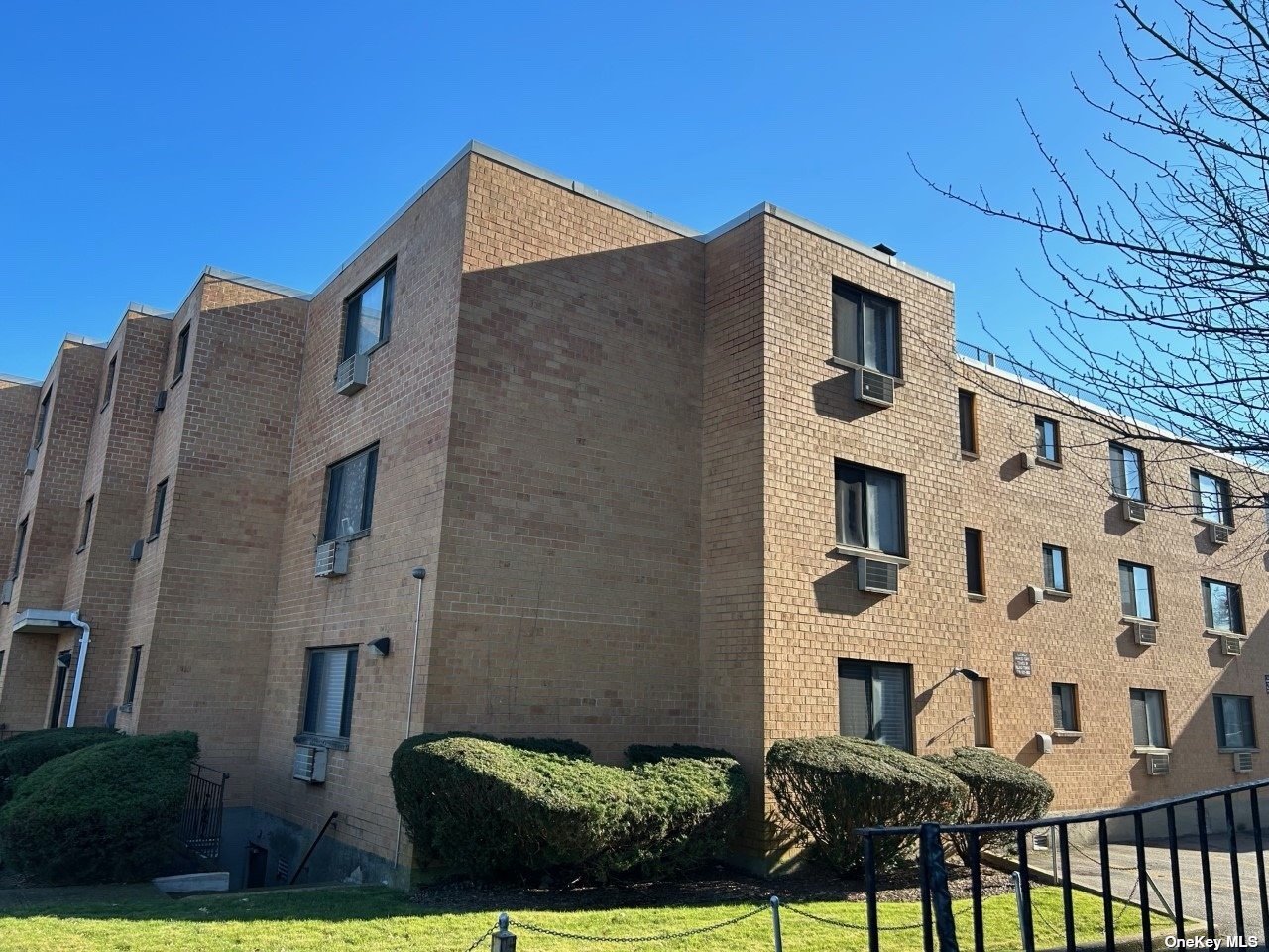 #1 photo, 170-20 Crocheron Avenue, 法拉盛 Flushing , NY 11358