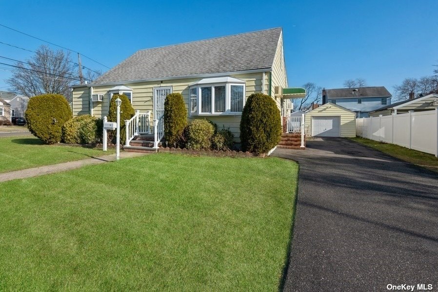 #1 photo, 73 Devon Road, 長島 Albertson , NY 11507