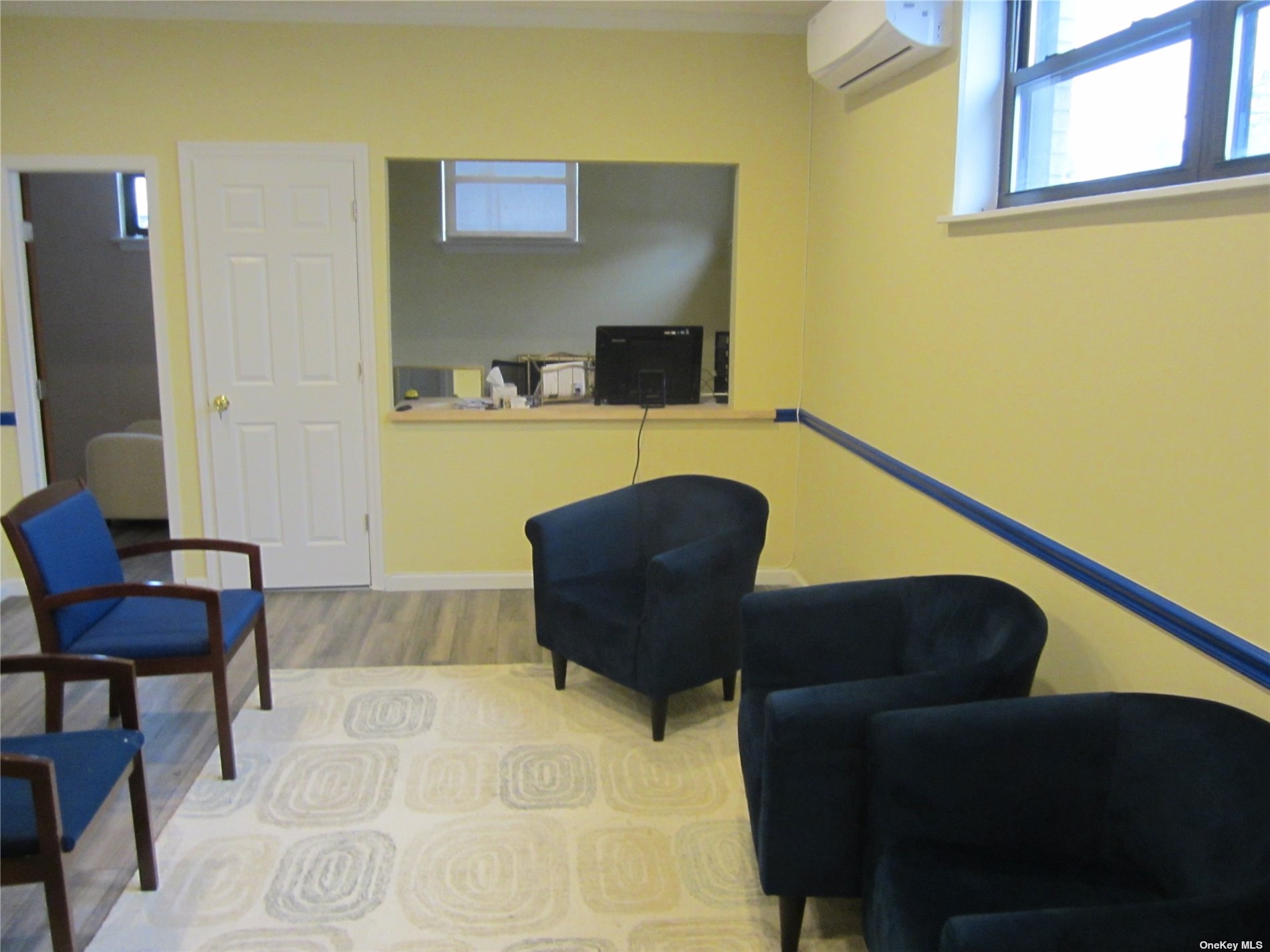 #1 photo, 76 S Central Avenue, 长岛 Valley Stream , NY 11580