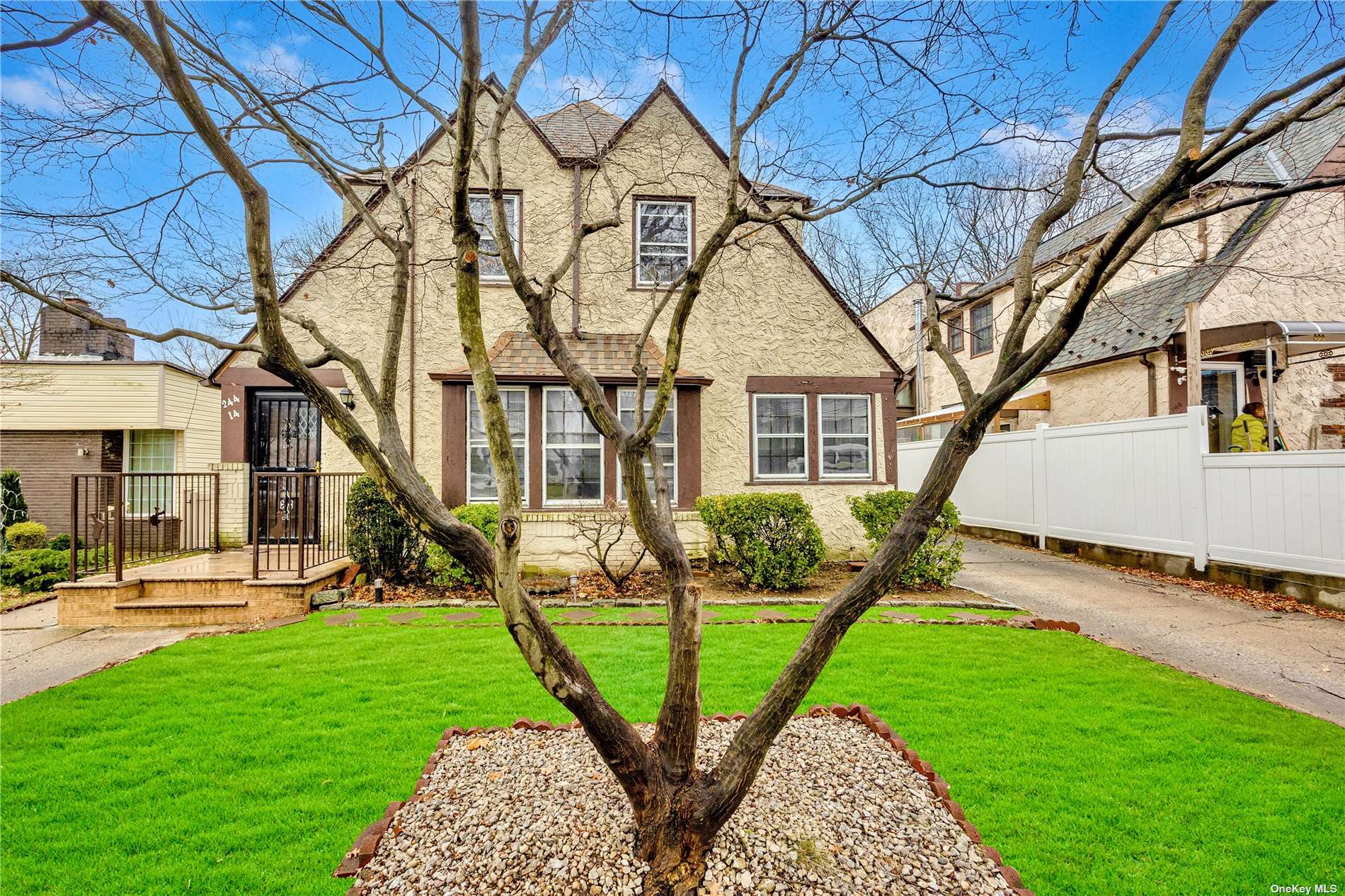 #1 photo, 244-14 54th Avenue, 皇后區 道格拉斯頓 Douglaston , NY 11362