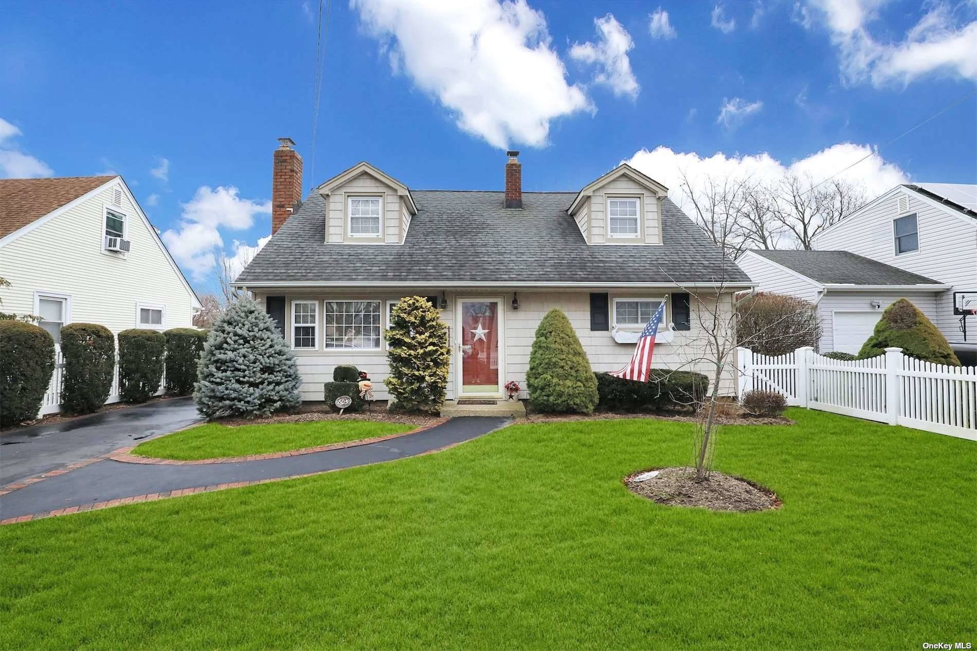 #1 photo, 805 Sunrise Avenue, ナッソー郡 Bellmore , NY 11710