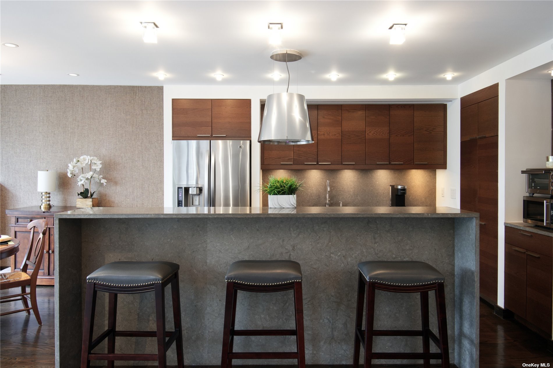 #1 photo, 111 Cherry Valley Avenue, 長島 花園城 Garden City , NY 11530