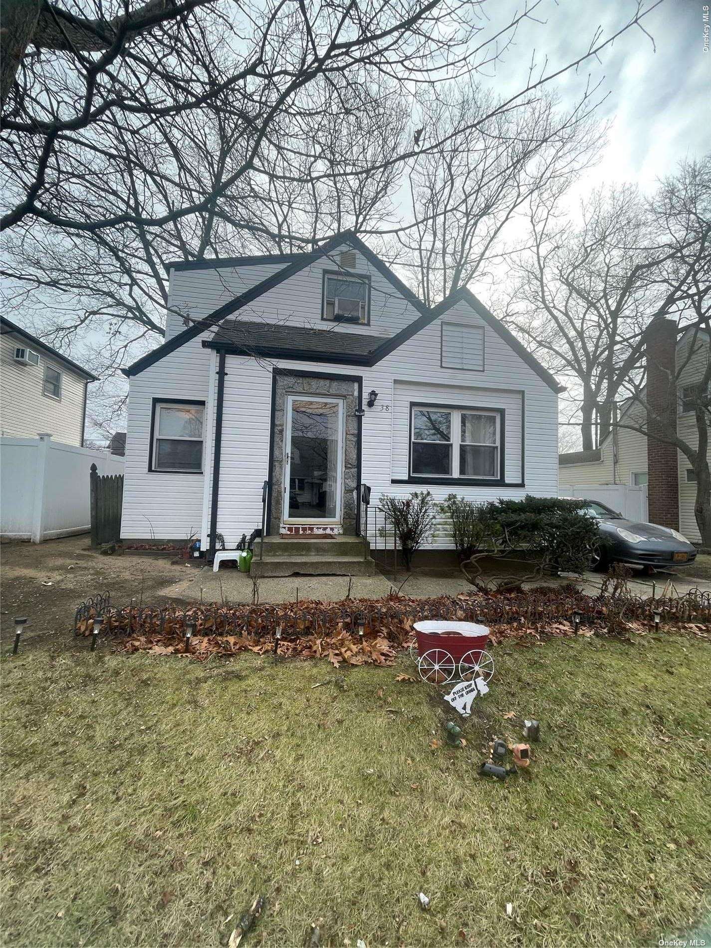 #1 photo, 38 Thompson Street, 長島 Valley Stream , NY 11580