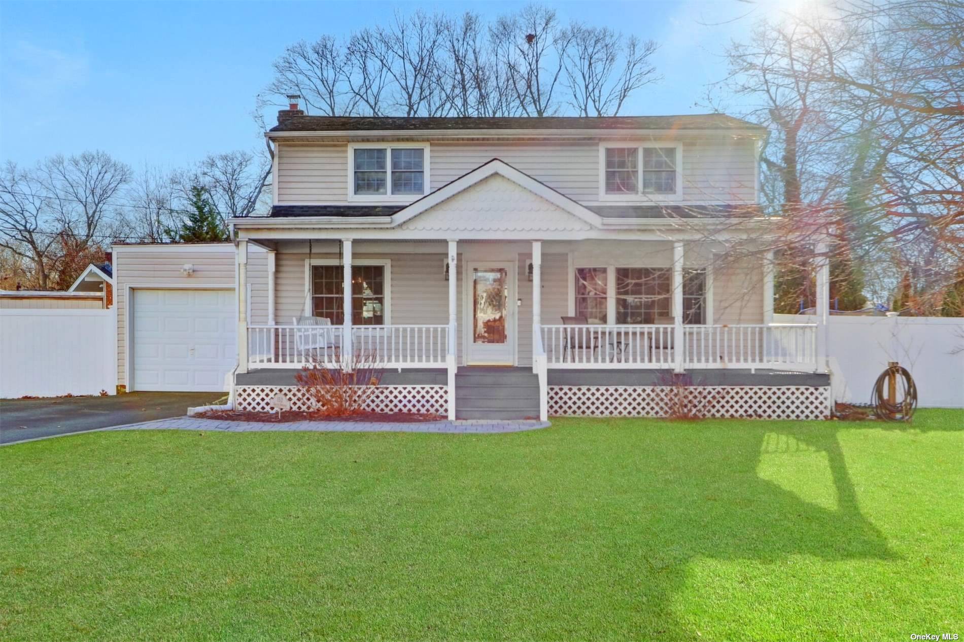 #1 photo, 152 Smith Avenue, सफ़ोक काउंटी Holbrook , NY 11741