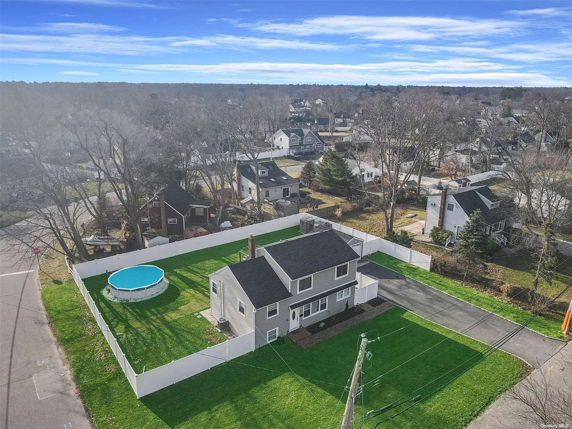 #1 photo, 96 Beecher Avenue, 東長島 东艾斯利普 East Islip , NY 11730