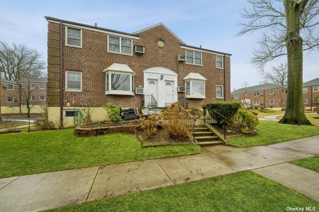 #1 photo, 252-04 58 Avenue, Little Neck , NY 11362