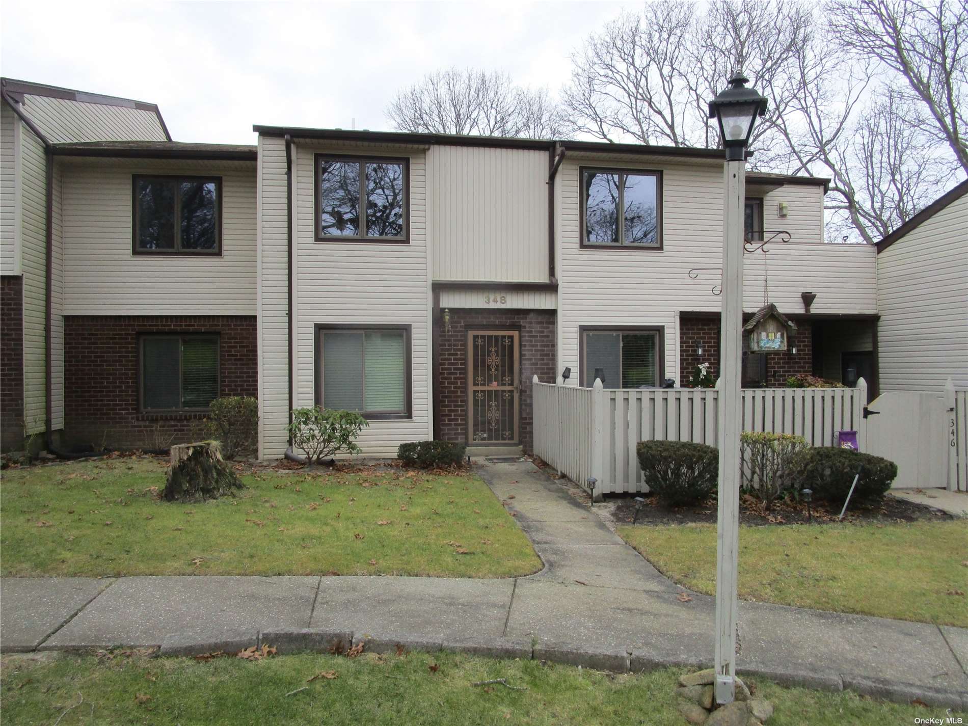 #1 photo, 348 Clubhouse Court, 東長島 科勒姆 Coram , NY 11727