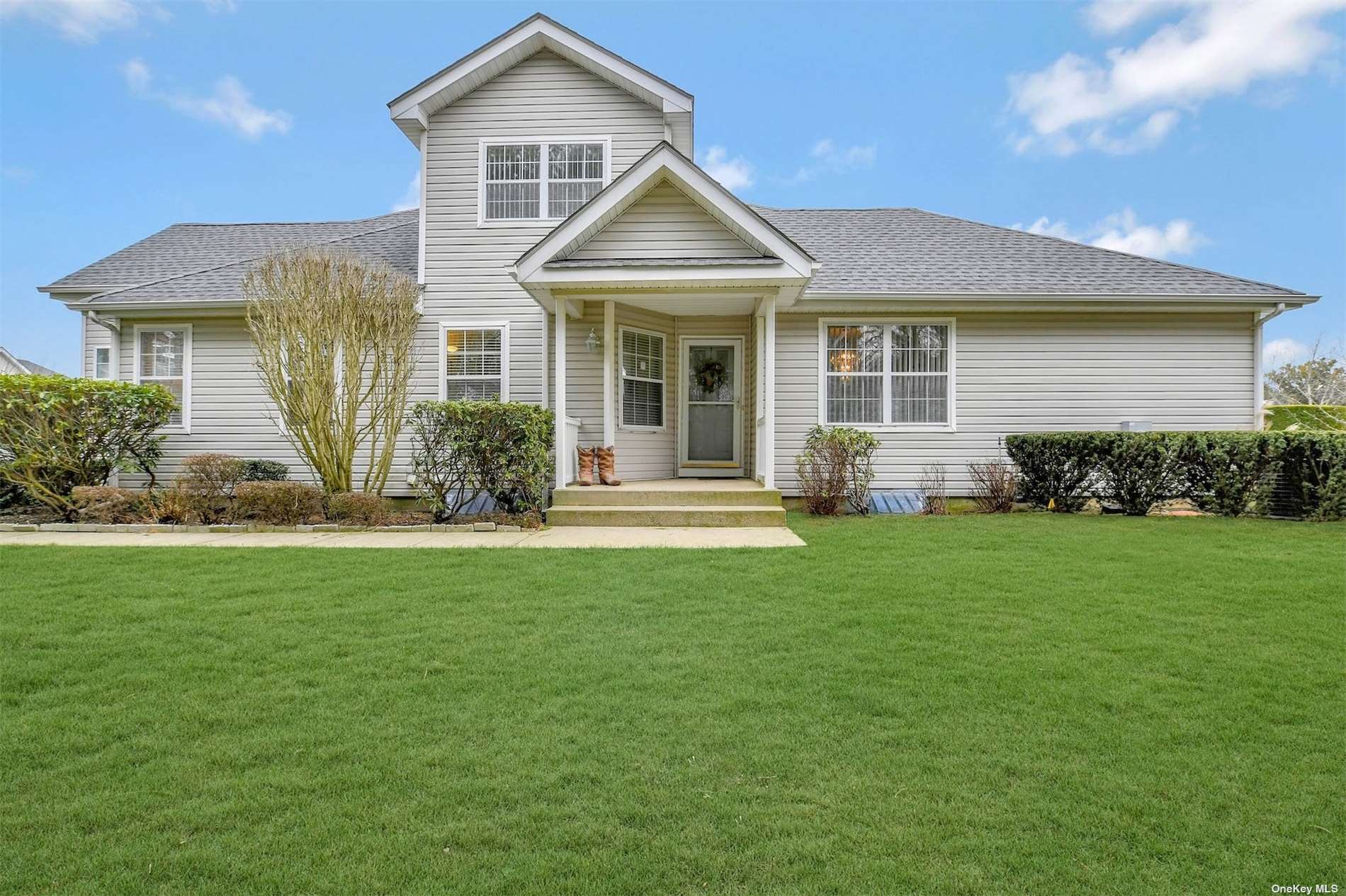 #1 photo, 171 Adele Court, 東長島 Riverhead , NY 11901