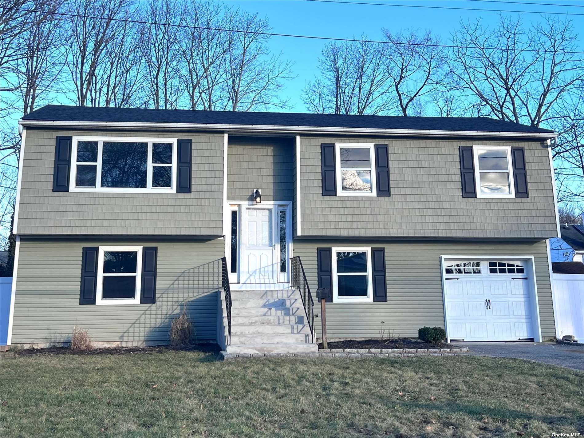 #1 photo, 435 Bayport Avenue, Bayport , NY 11705
