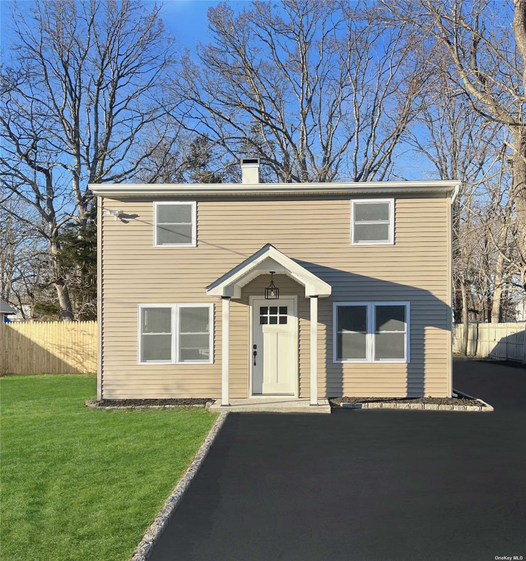 #1 photo, 44 Halley Lane, 東長島 Central Islip , NY 11722