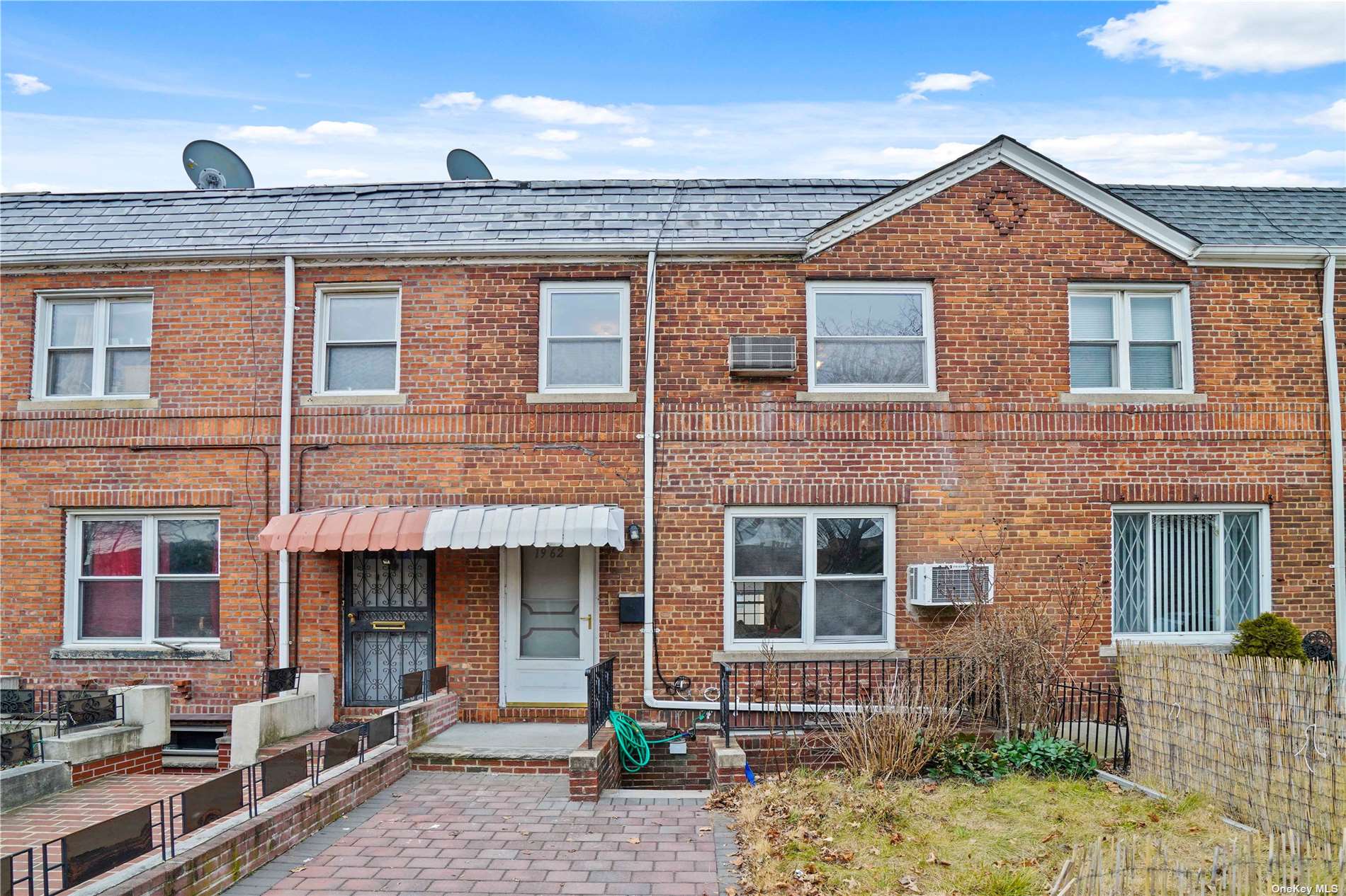 #1 photo, 19-62 81st Street, 皇后区 艾姆赫斯特 East Elmhurst , NY 11370