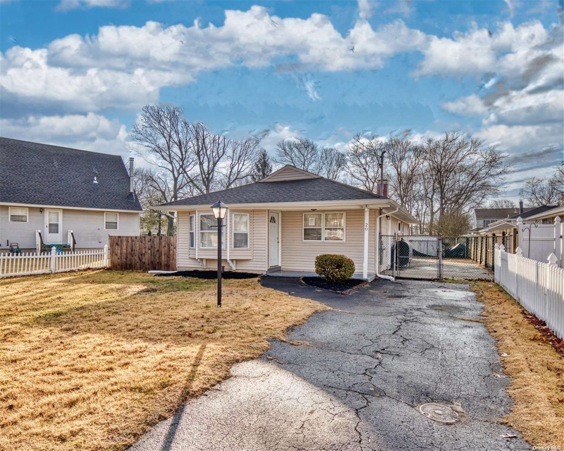 #1 photo, 20 Hurstwood Drive, 東長島 Shirley , NY 11967