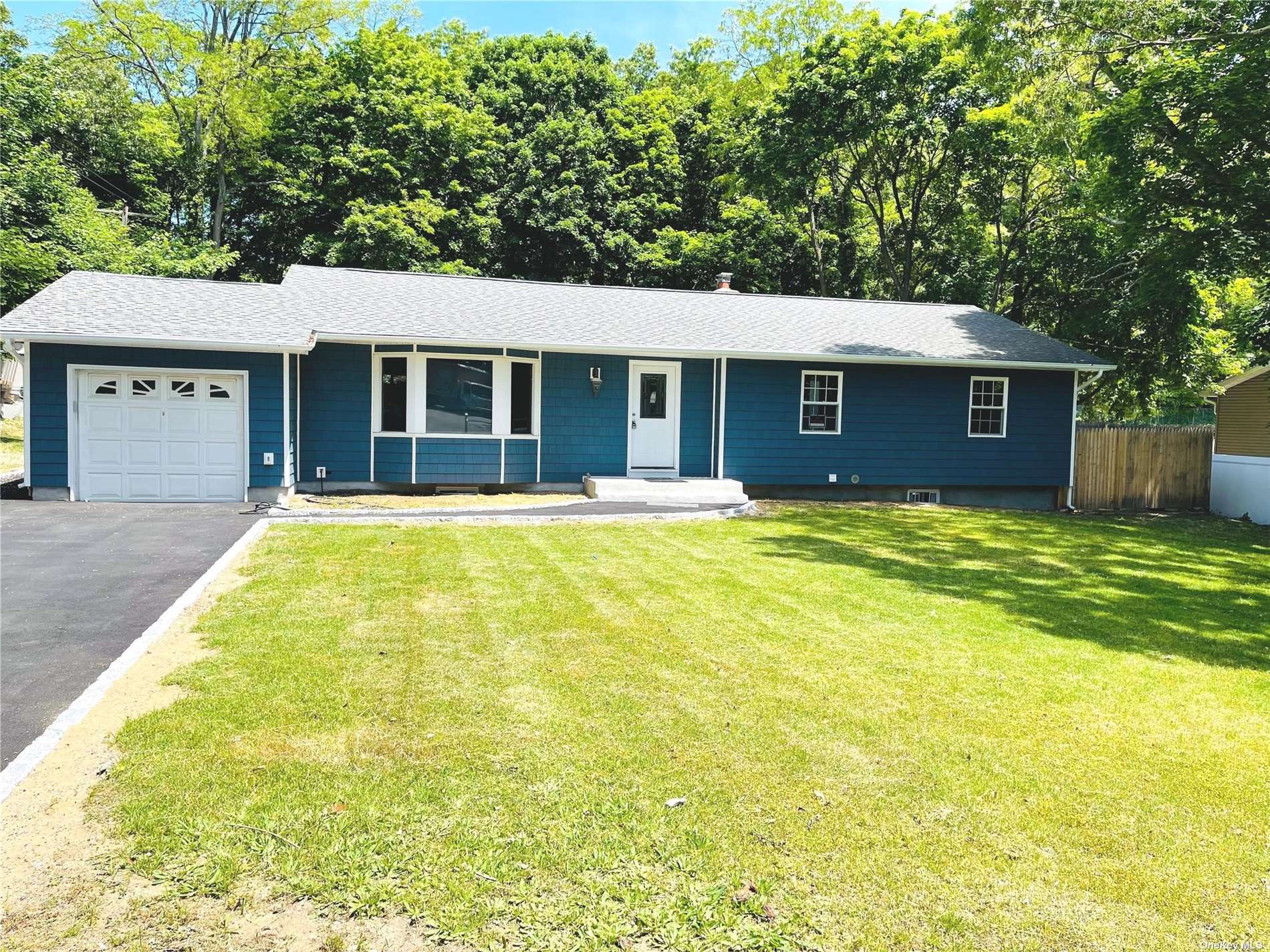 #1 photo, 35 River Heights Drive, 东长岛 史密斯敦 Smithtown , NY 11787