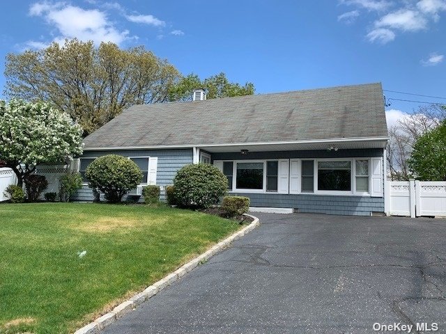 #1 photo, 105 S Bicycle Path, 東長島 Selden , NY 11784