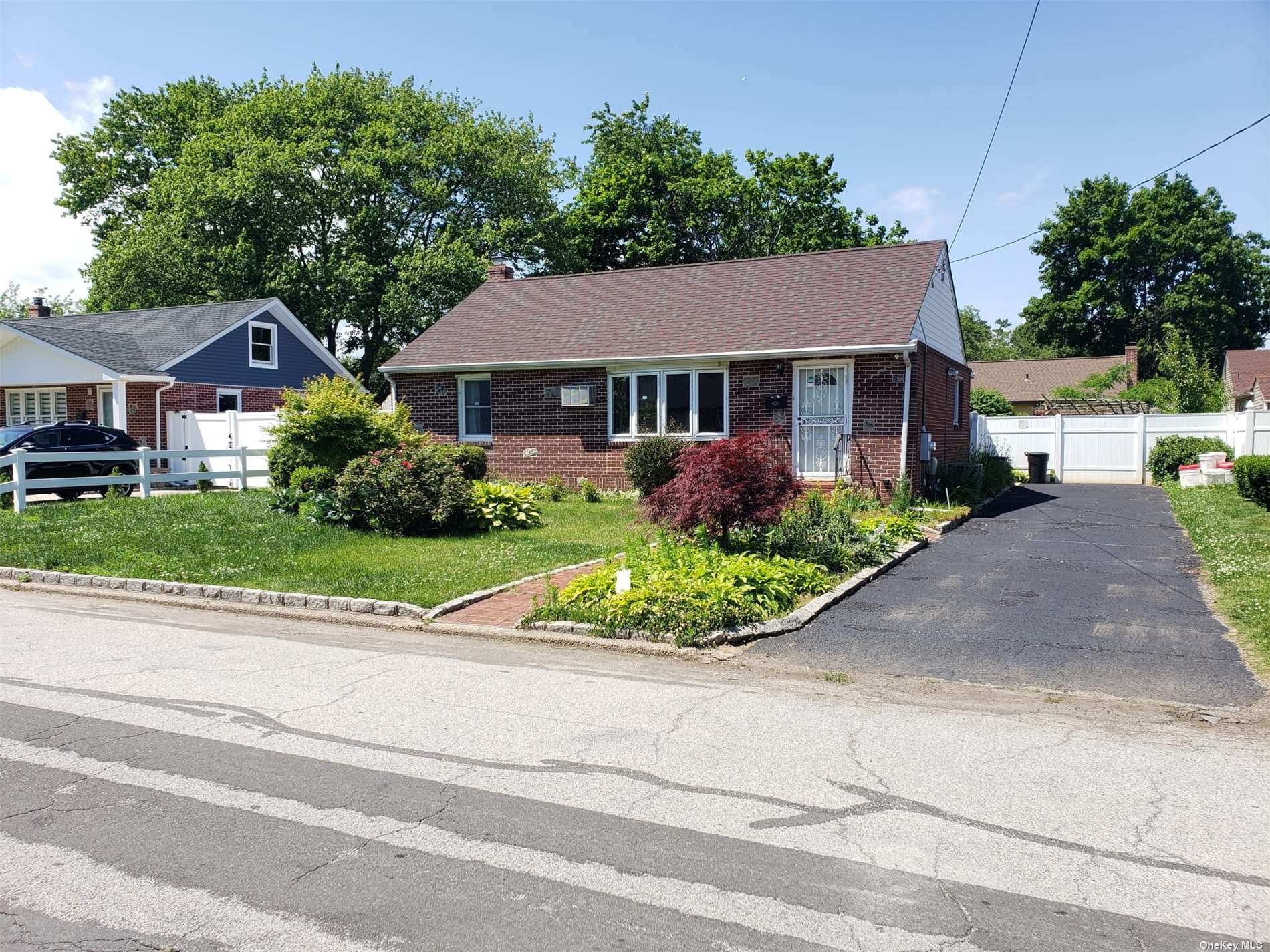 #1 photo, 115 E Booker Avenue, 東長島 Wyandanch , NY 11798