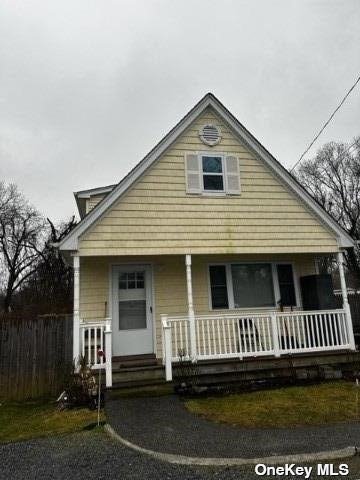 #1 photo, 84A Clinton Avenue, 東長島 Mastic , NY 11950