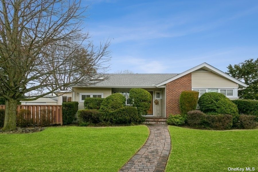 #1 photo, 821 Van Buren Avenue, Нассау ‖ East Meadow , NY 11554