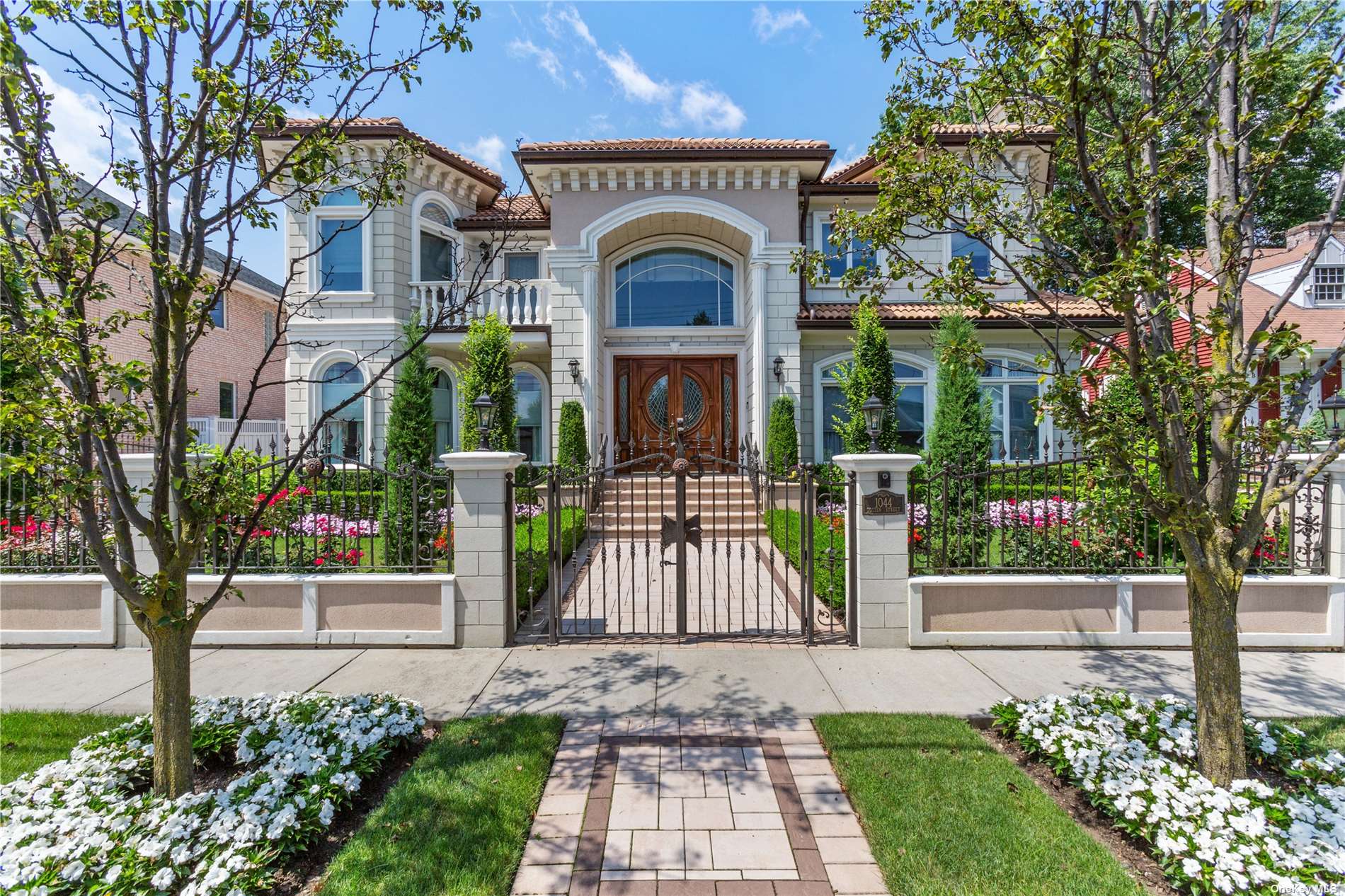 #1 photo, 10-44 Totten Street, 皇后区 Beechhurst , NY 11357