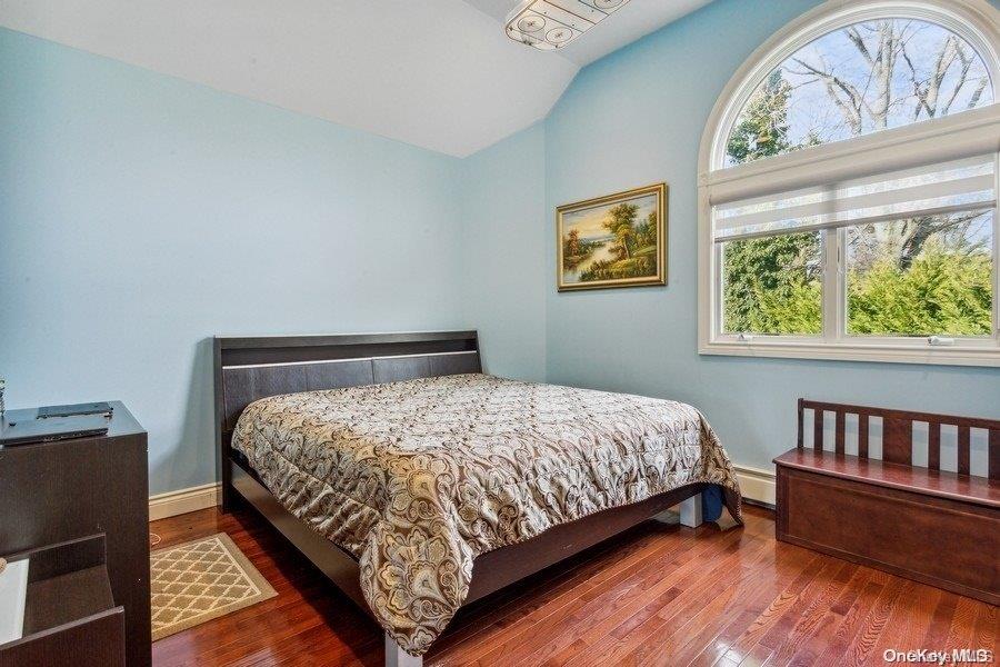 #20 photo, 290 Heather Lane, Hewlett Harbor , NY 11557