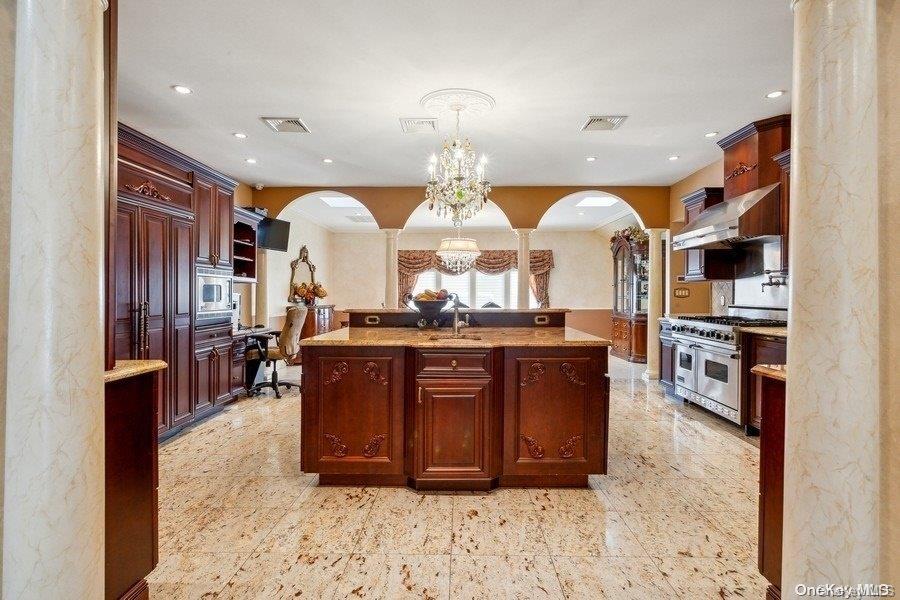 #8 photo, 290 Heather Lane, Hewlett Harbor , NY 11557