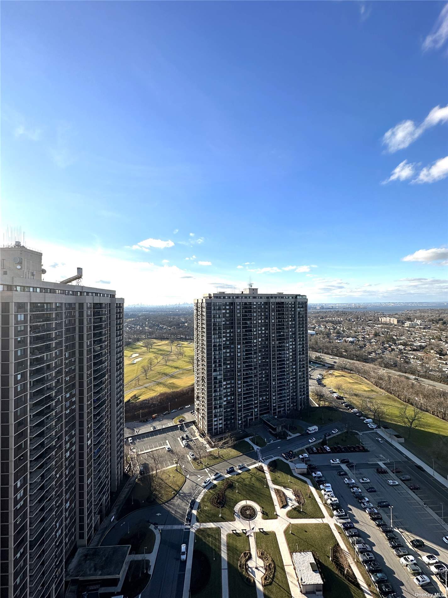 #1 photo, 271-10 Grand Central Parkway, 皇后區 花卉园 Floral Park , NY 11005