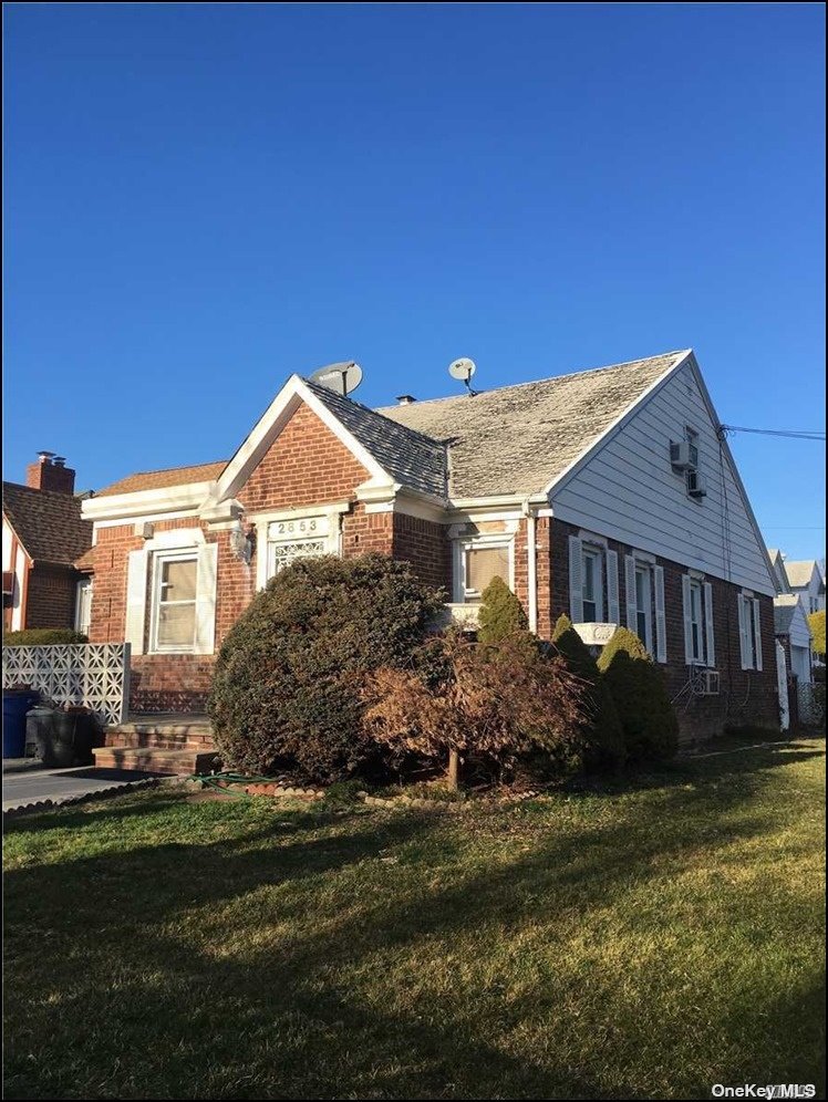 #1 photo, 28-53 Utopia Parkway, Flushing , NY 11358