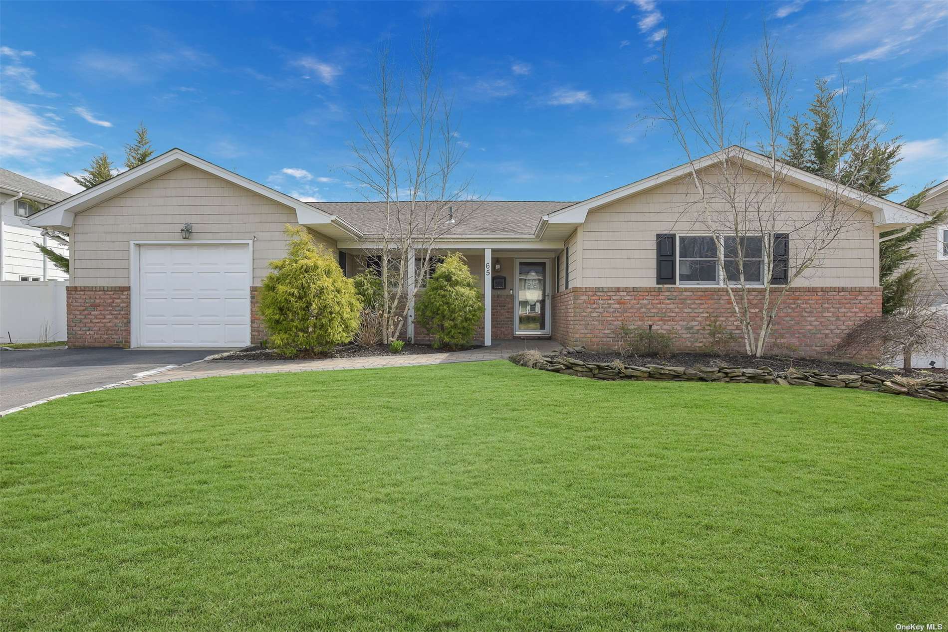 #1 photo, 65 Carnegie Drive, 东长岛 史密斯敦 Smithtown , NY 11787