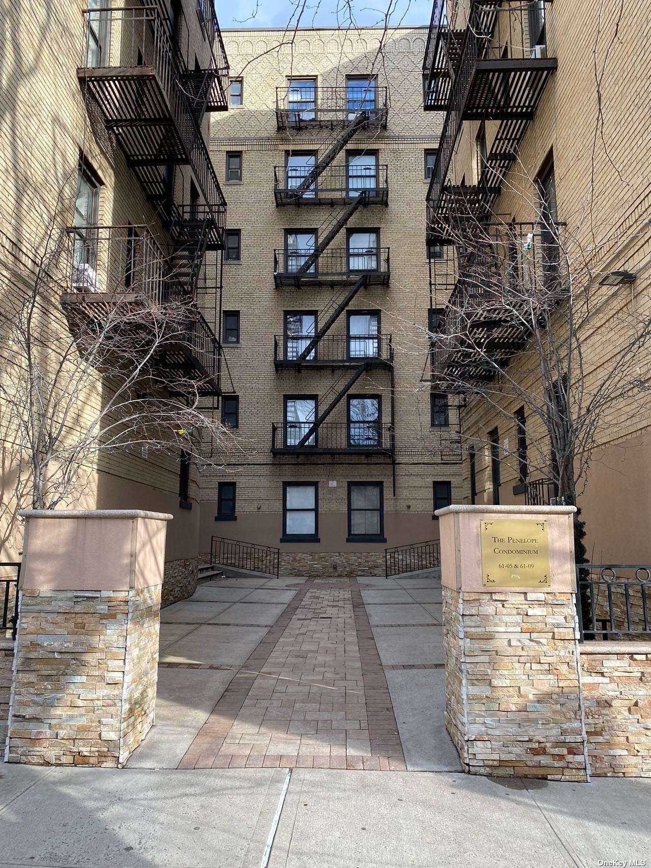 #1 photo, 61-05 39th Avenue, 皇后区 木边 Woodside , NY 11377