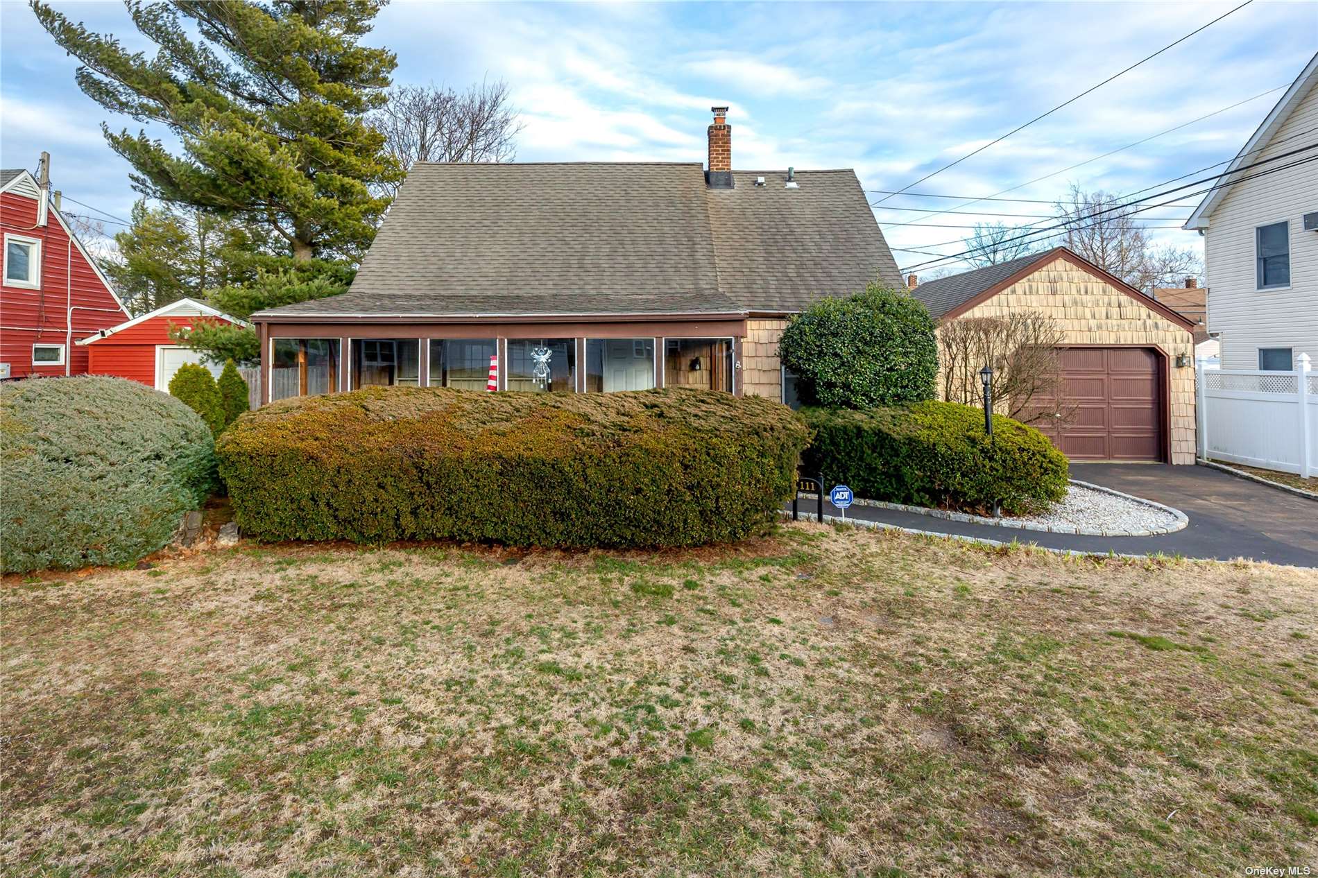 #1 photo, 111 Valley Road, 長島 Levittown , NY 11756