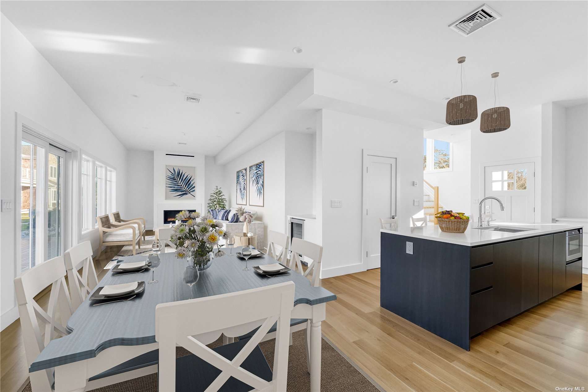 #1 photo, 68 Foster Avenue, 東長島 汉普顿 Hampton Bays , NY 11946