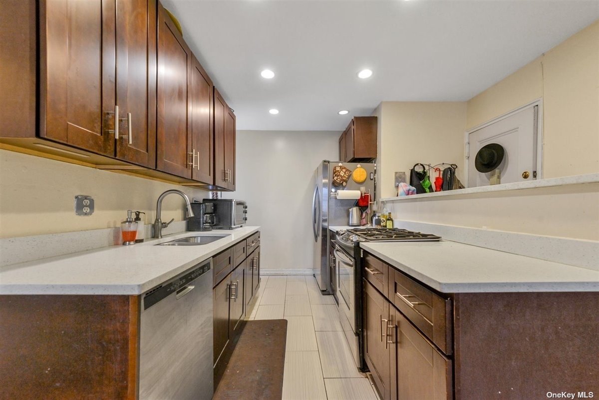 #1 photo, 144-20 77th Road, 皇后區 秋園 Kew Garden Hills , NY 11367