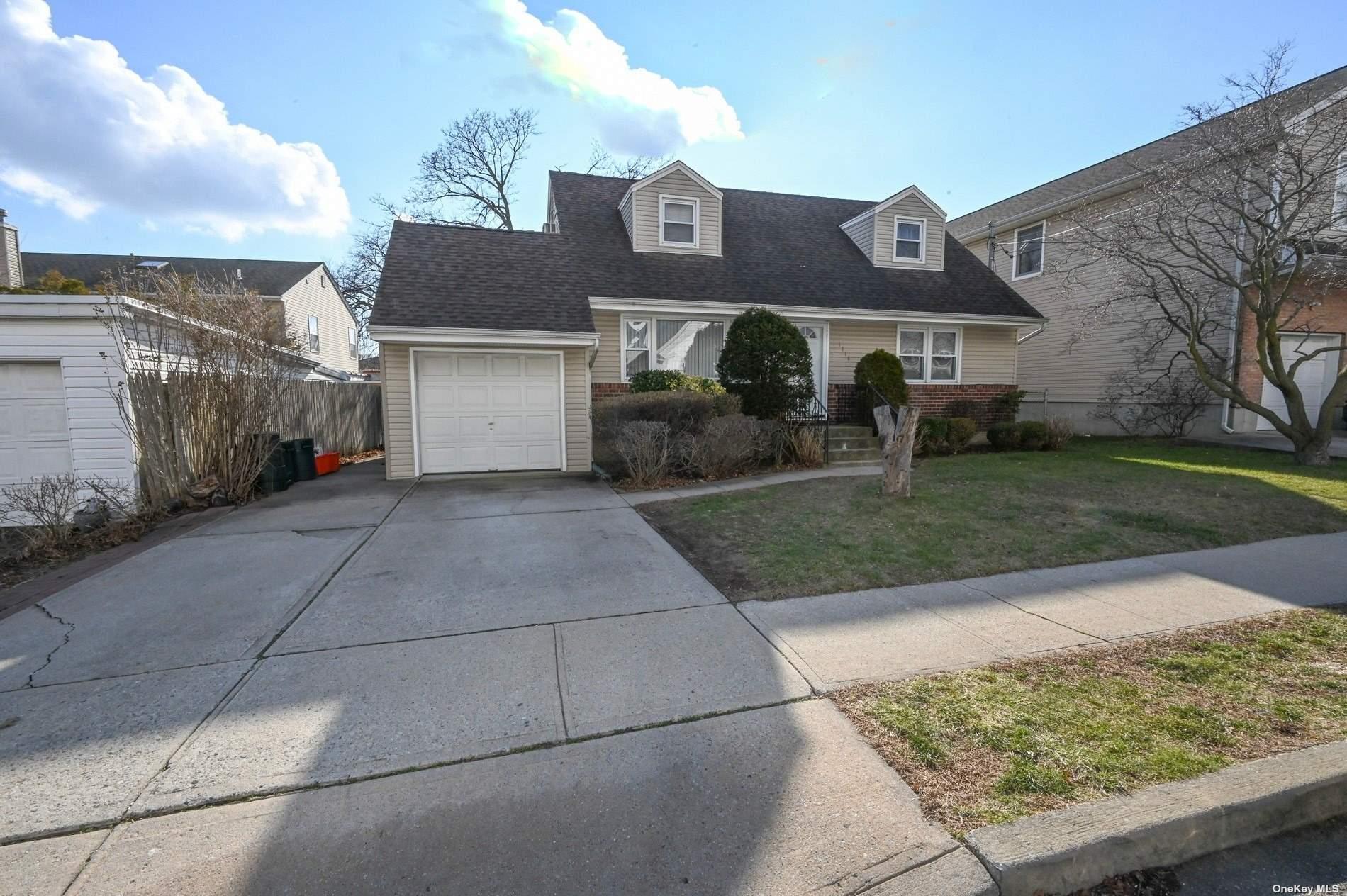 #1 photo, 1315 Collier Avenue, 長島 Elmont , NY 11003