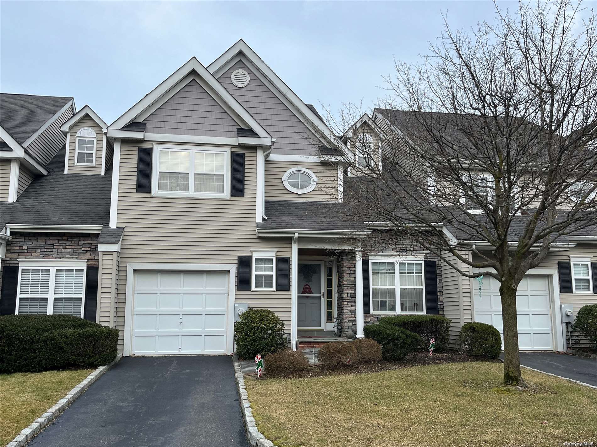 #1 photo, 102 Paddington Cir, 東長島 Smithtown , NY 11787
