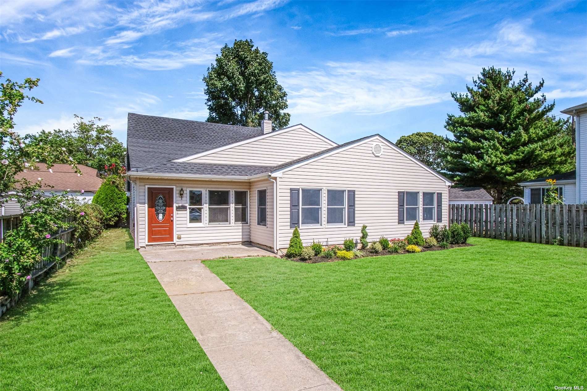 #1 photo, 347 Locust Street, 長島 Hempstead , NY 11550