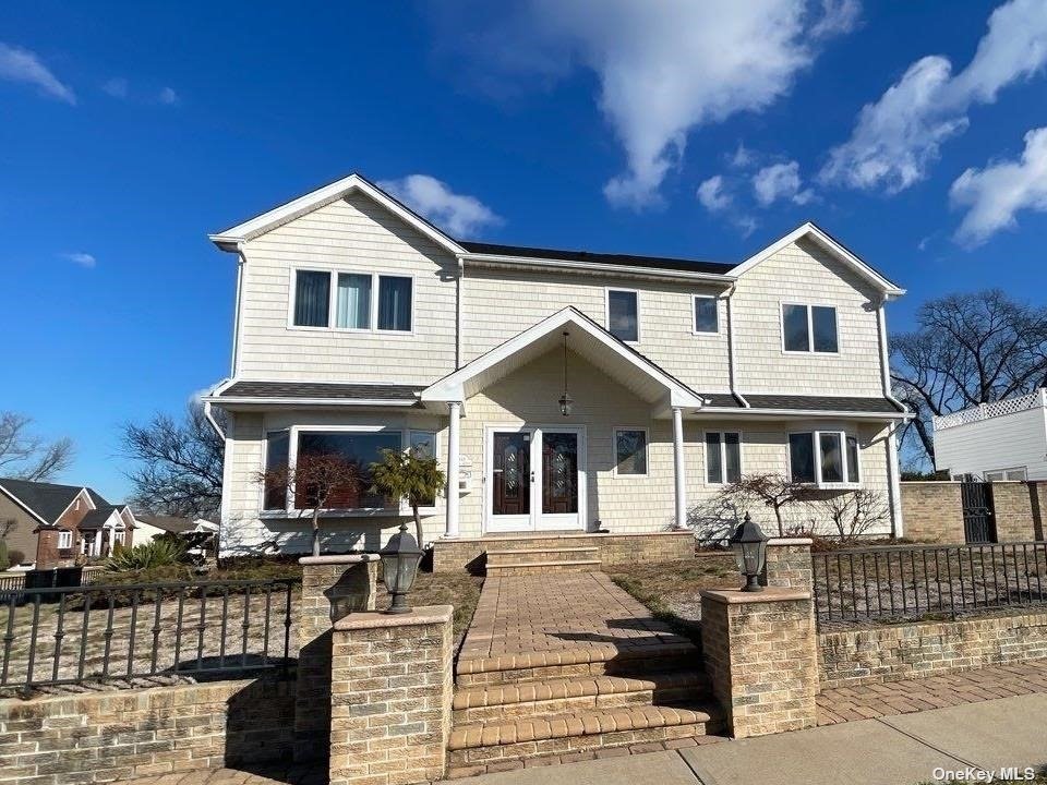 #1 photo, 848 Gehrig Avenue, 长岛 Franklin Square , NY 11010