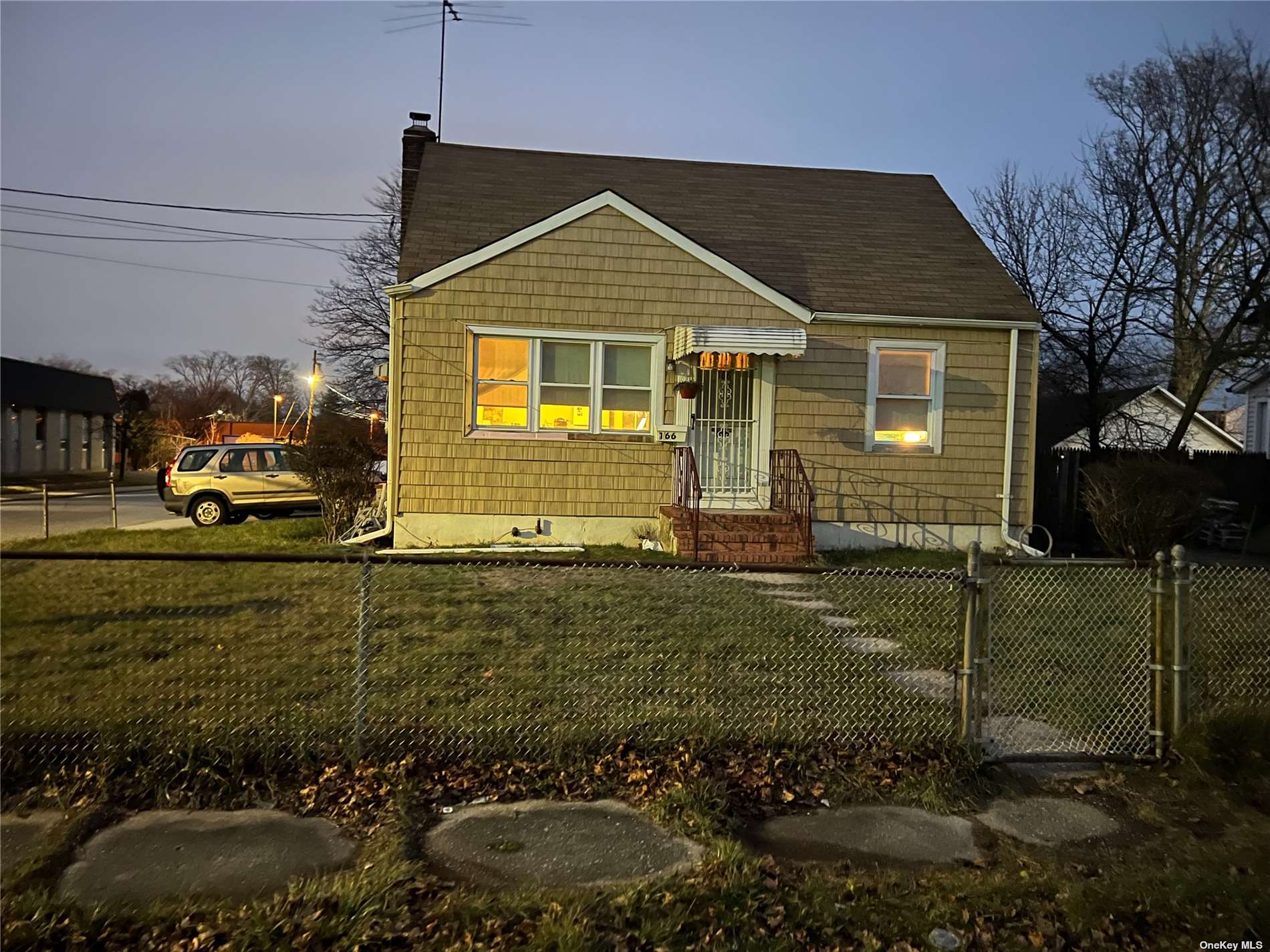 #1 photo, 166 12th Street, 東長島 Lindenhurst , NY 11757