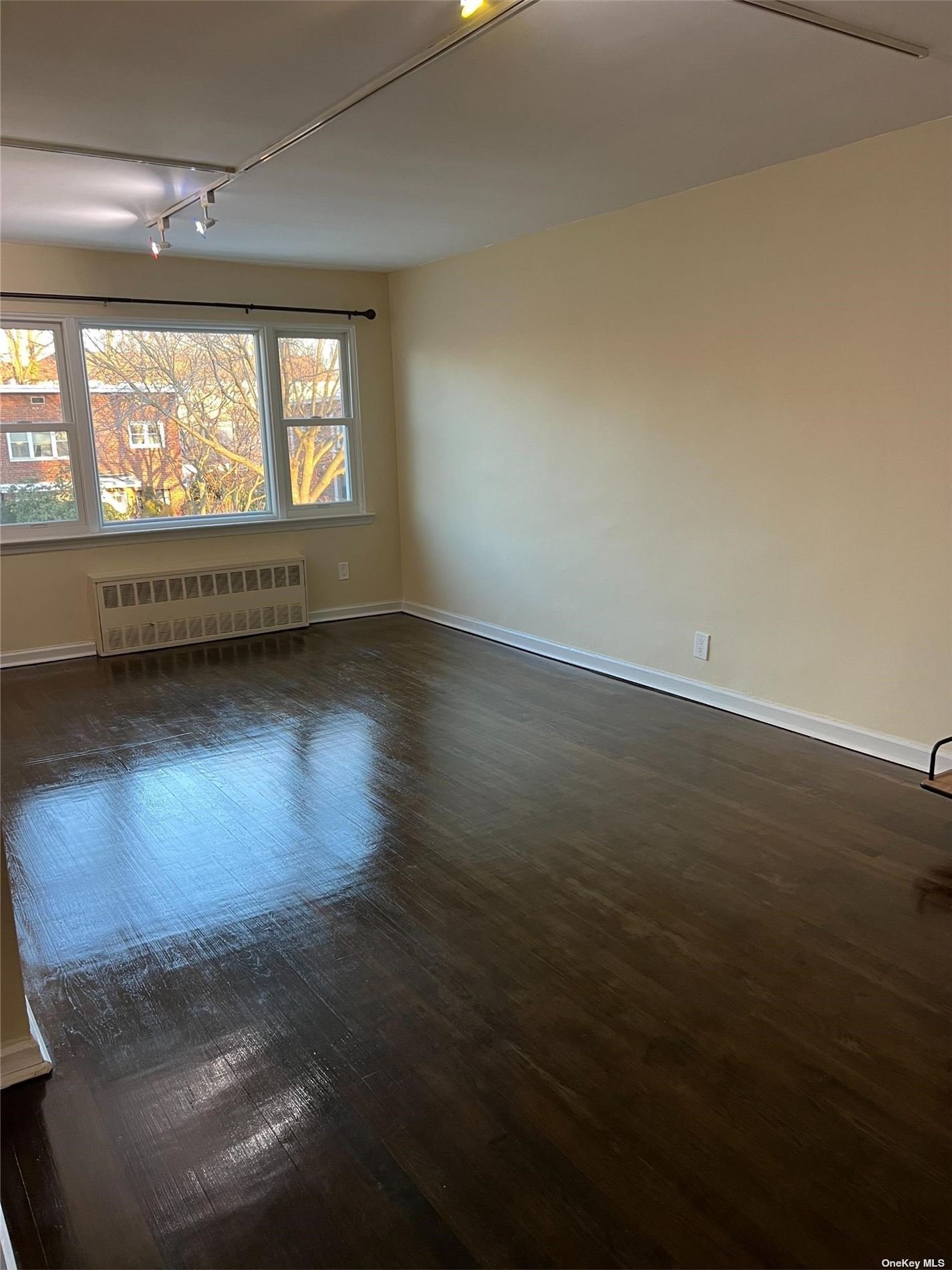 #1 photo, 67-46 222nd Street, 皇后区 Oakland Gardens , NY 11364