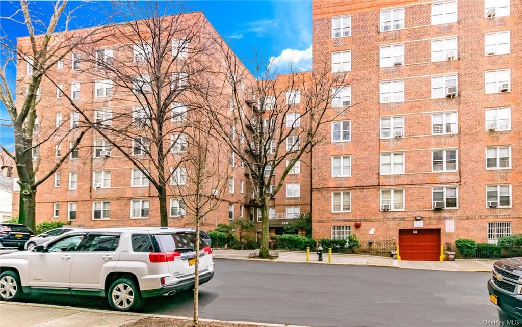 #1 photo, 325 E 201st Street, 布朗士 Bronx , NY 10458