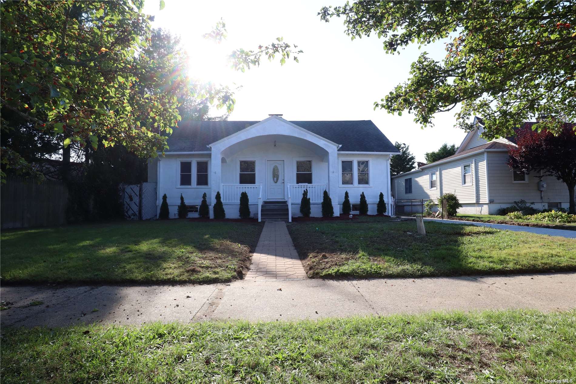 #1 photo, 2492 Central Parkway, 長島 Merrick , NY 11566