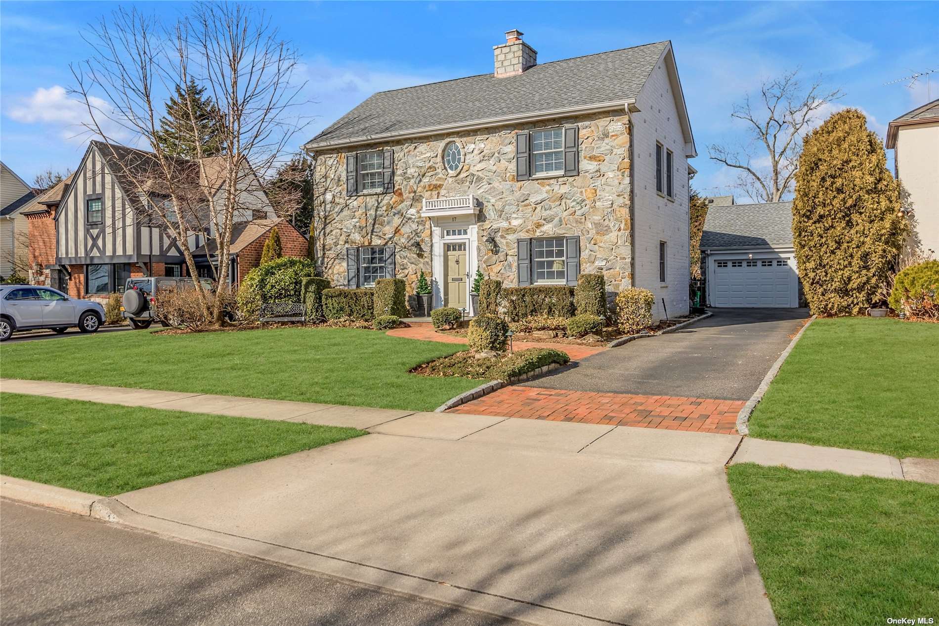 #1 photo, 17 Huntington Road, Garden City , NY 11530