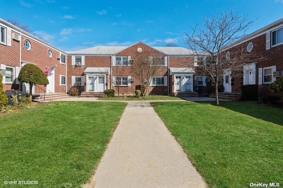 #1 photo, 71-29 260 Street, Glen Oaks , NY 11004