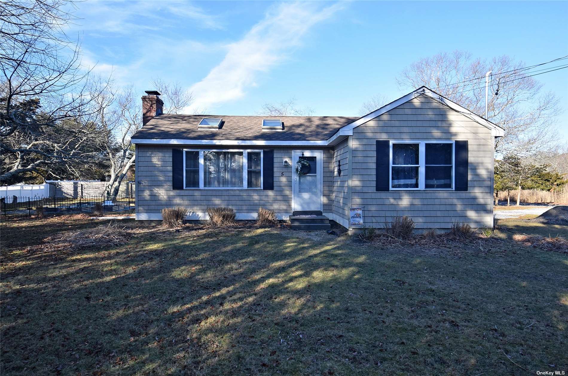 #1 photo, 5 South Street, 東長島 Center Moriches , NY 11934