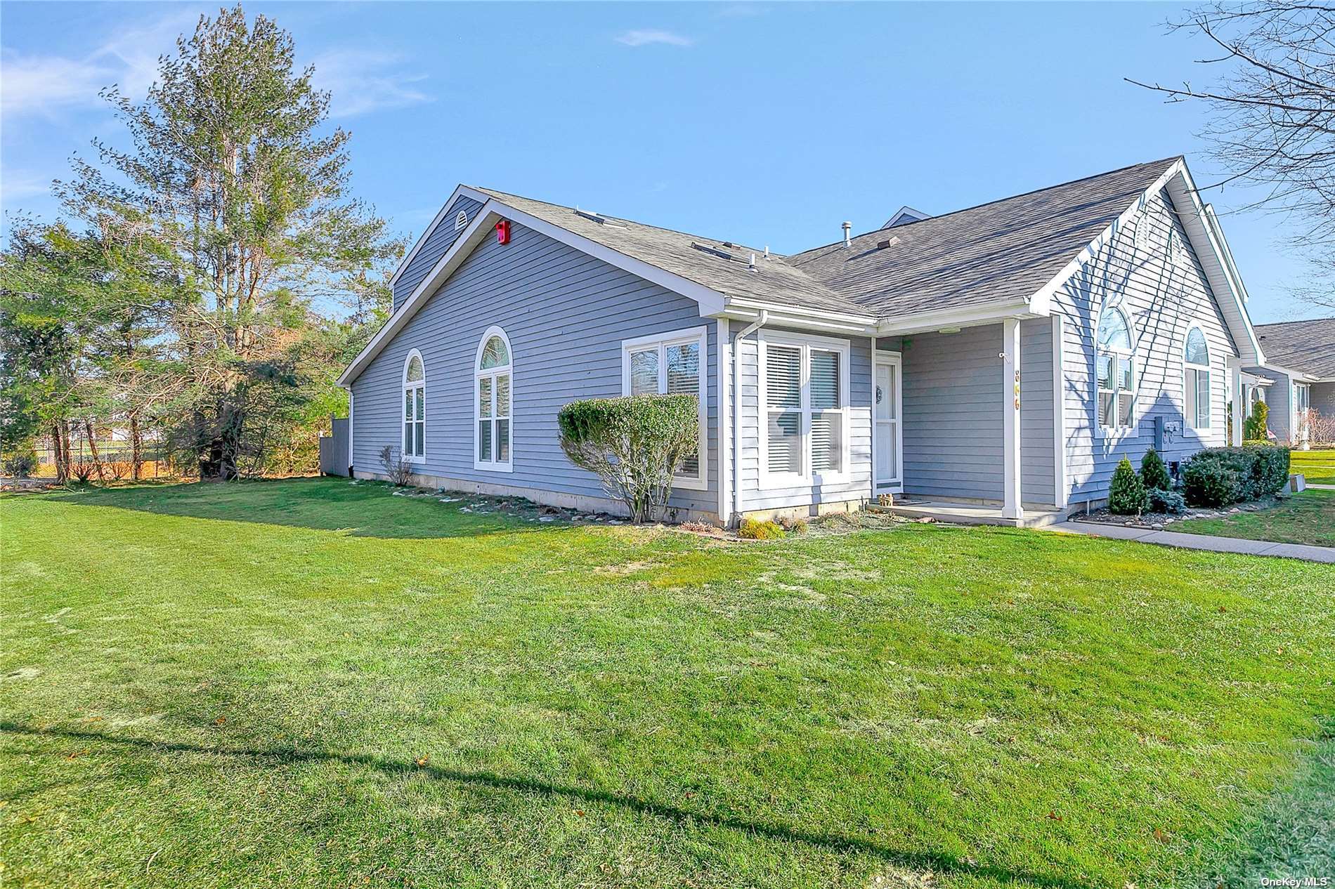 #1 photo, 866 Birchwood Park Drive, 東長島 Middle Island , NY 11953