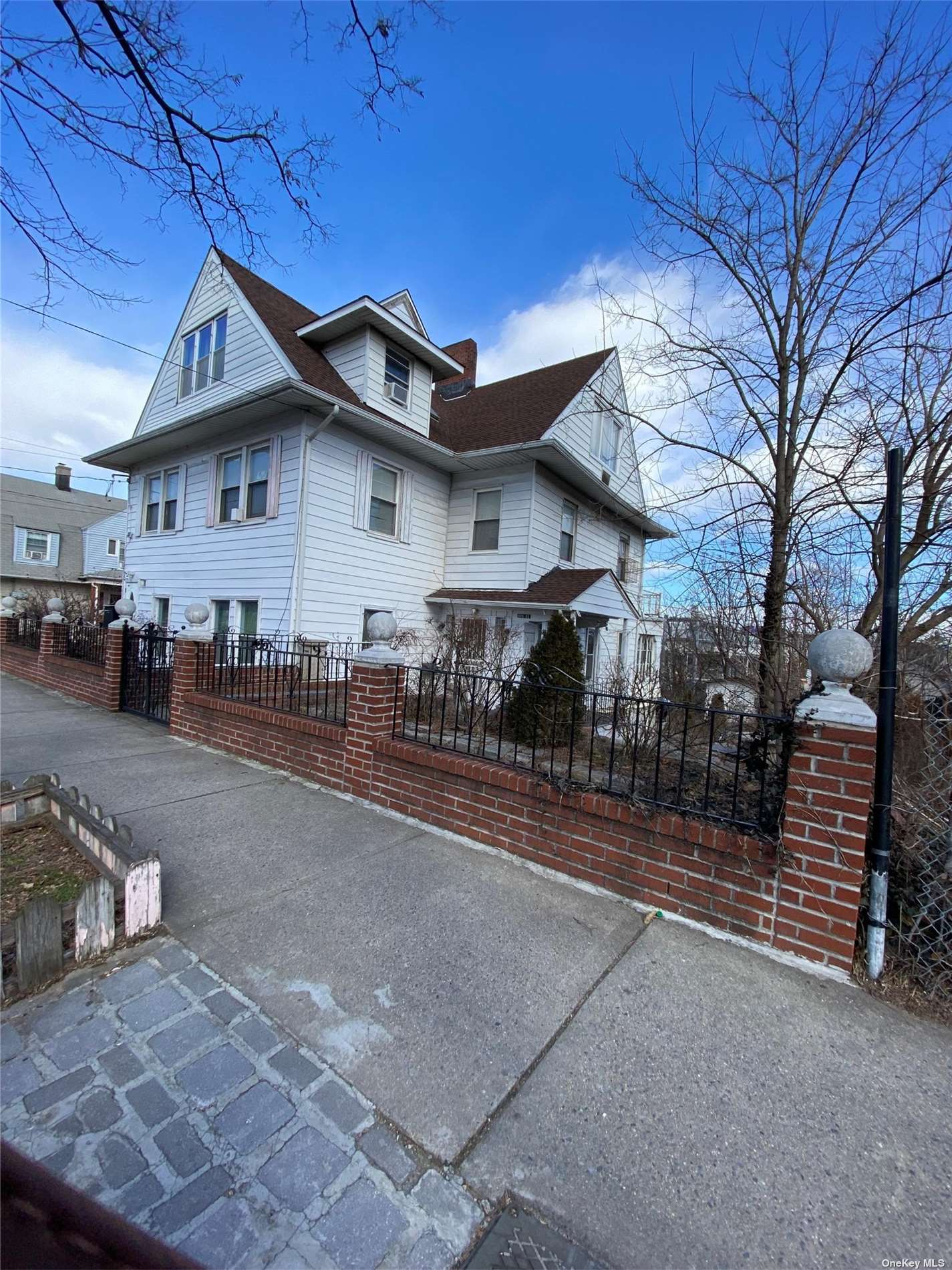 #1 photo, 105-51 Ditmars Blvd, एल्महर्स्ट East Elmhurst , NY 11369