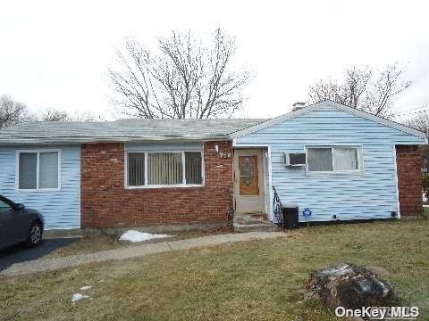 #1 photo, 56 Brook Avenue, 東長島 Wyandanch , NY 11798